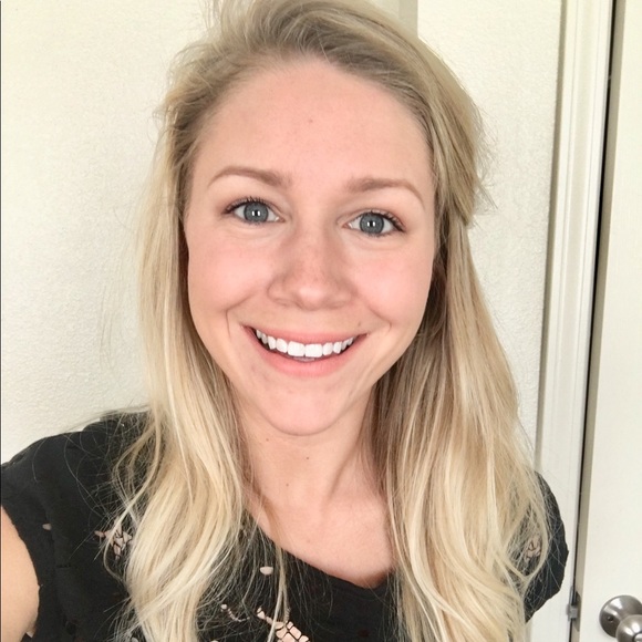 Meet your Posher, Erica - Picture 1 of 1